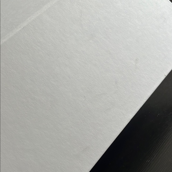 Loewe White Storage Box Authentic magnetic closure - Picture 3 of 9